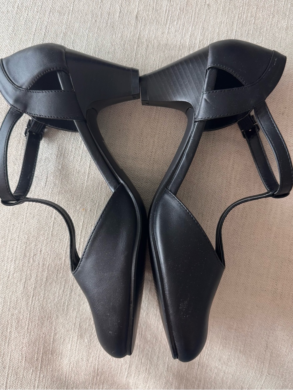 Unique Vintage 1920s Black Leatherette Closed Toe T-Strap Roxy Pumps in Black - Picture 8 of 12